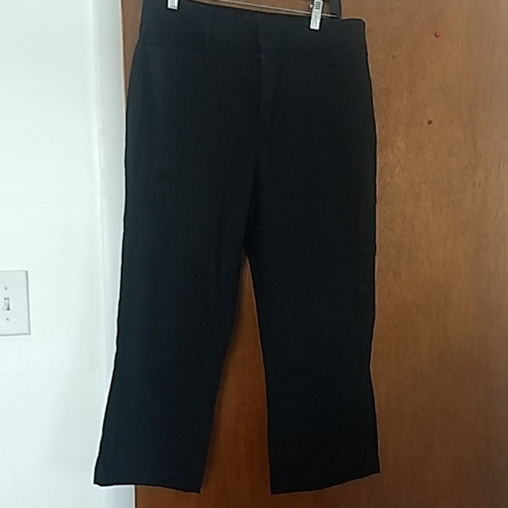 Black capris